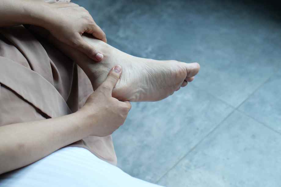 Comment soigner une ampoule au pied naturellement et sans l’aggraver ?